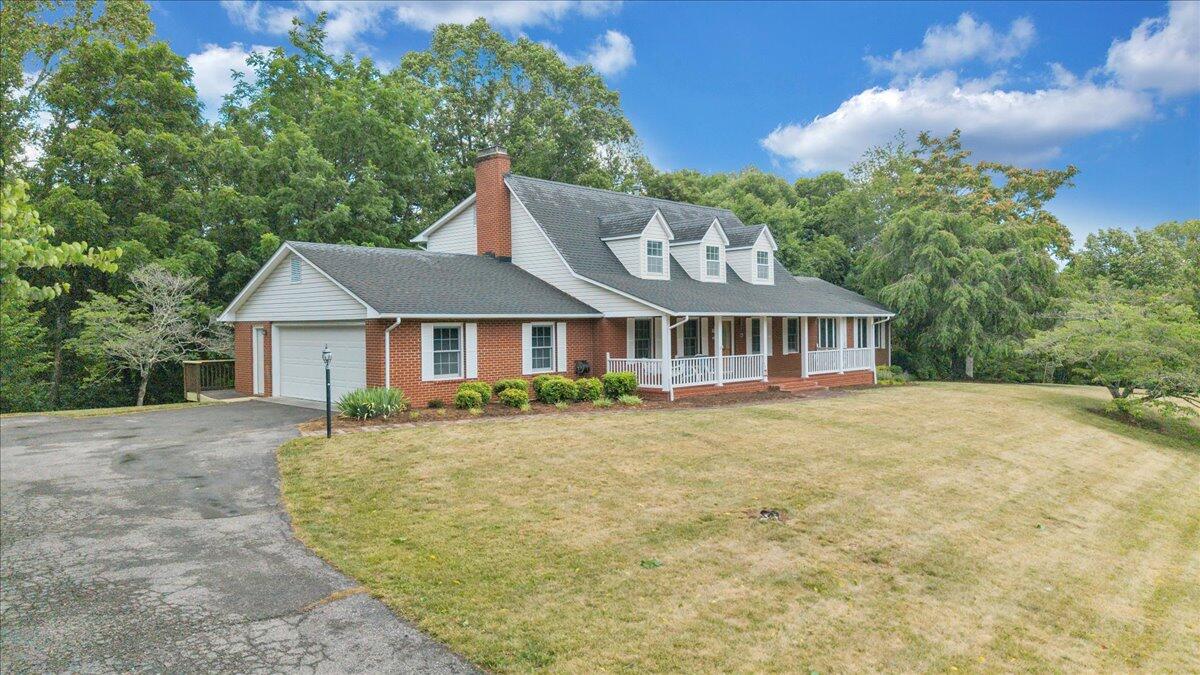 7031 Highfields Farm Trail Roanoke, VA 24018 - Photo 76 of 88 076-DJI_20260618115417_0001_D