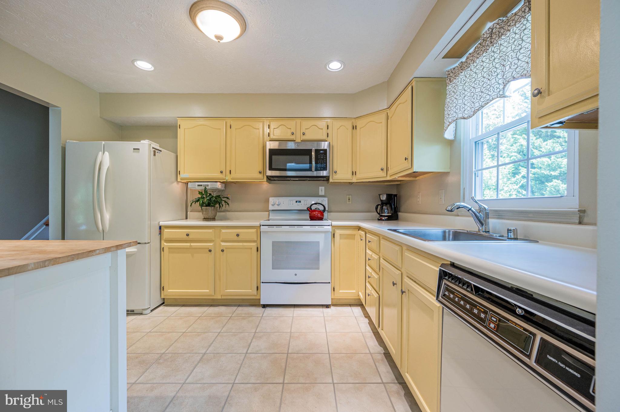 8661 Ridgelys Choice Drive Nottingham, MD 21236 - Photo 20 of 46 Kitchen