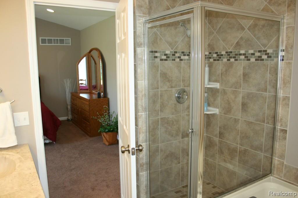 45204 Glengarry Road Canton, MI 48188 - Photo 27 of 40