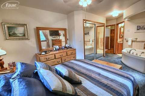 10397 Torrey Road Fenton, MI 48430 - Photo 12 of 29 20405427-11.JPG