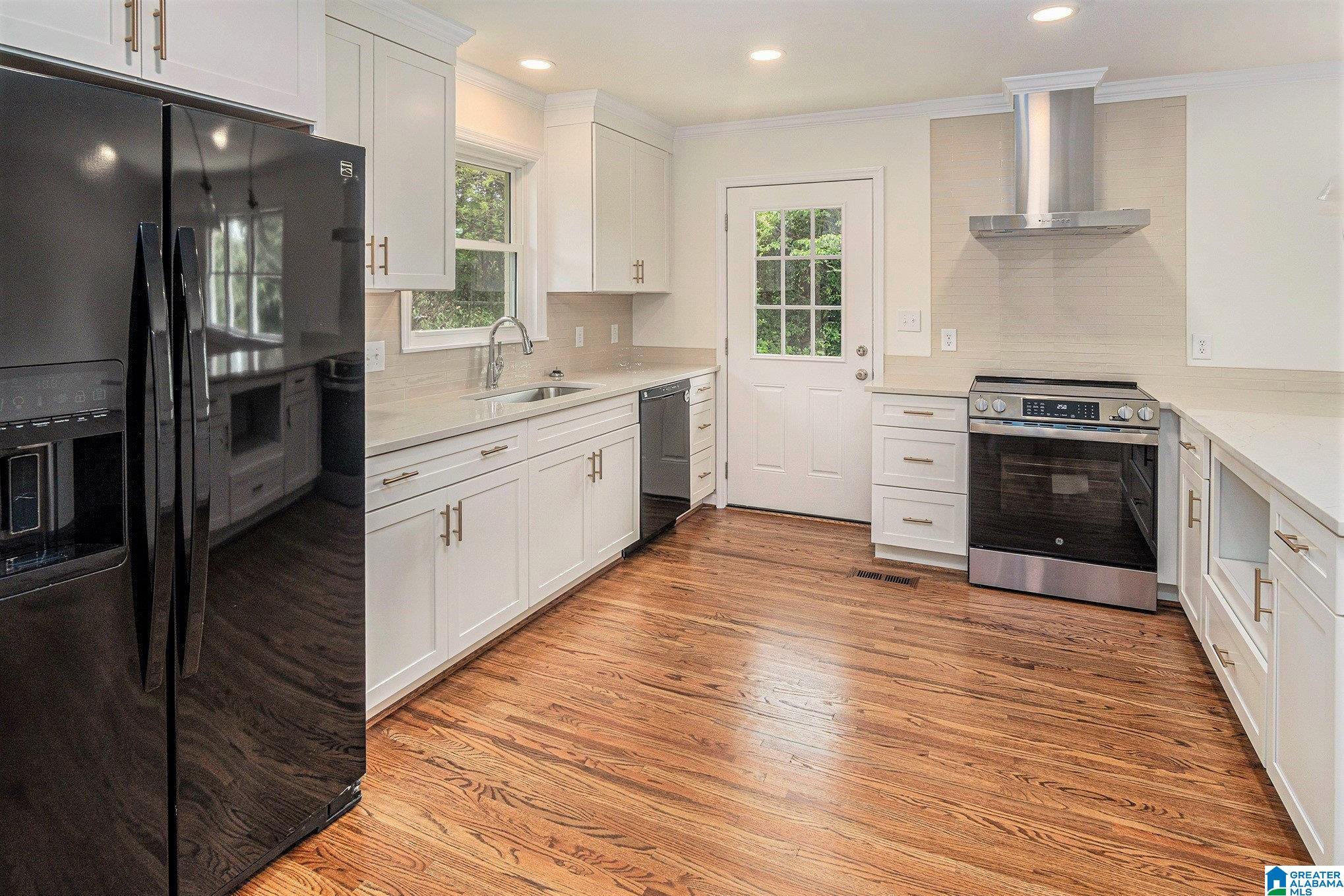 3137 Woodhaven Road Birmingham, AL 35243 - Photo 6 of 19