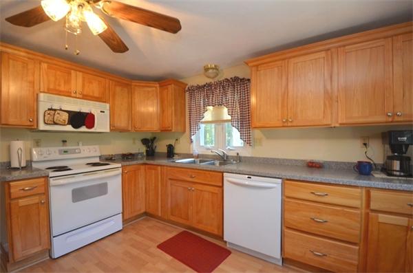 81 Ruby Road Dracut, MA 01826 - Photo 3 of 25 Gallery Image 3