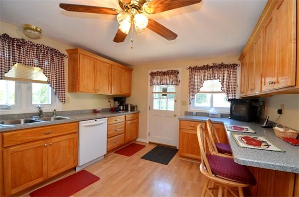 81 Ruby Road Dracut, MA 01826 - Photo 4 of 25 Gallery Image 4