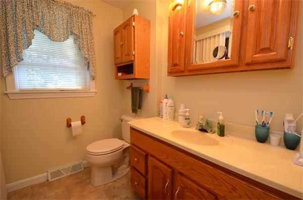 81 Ruby Road Dracut, MA 01826 - Photo 10 of 25 Gallery Image 10