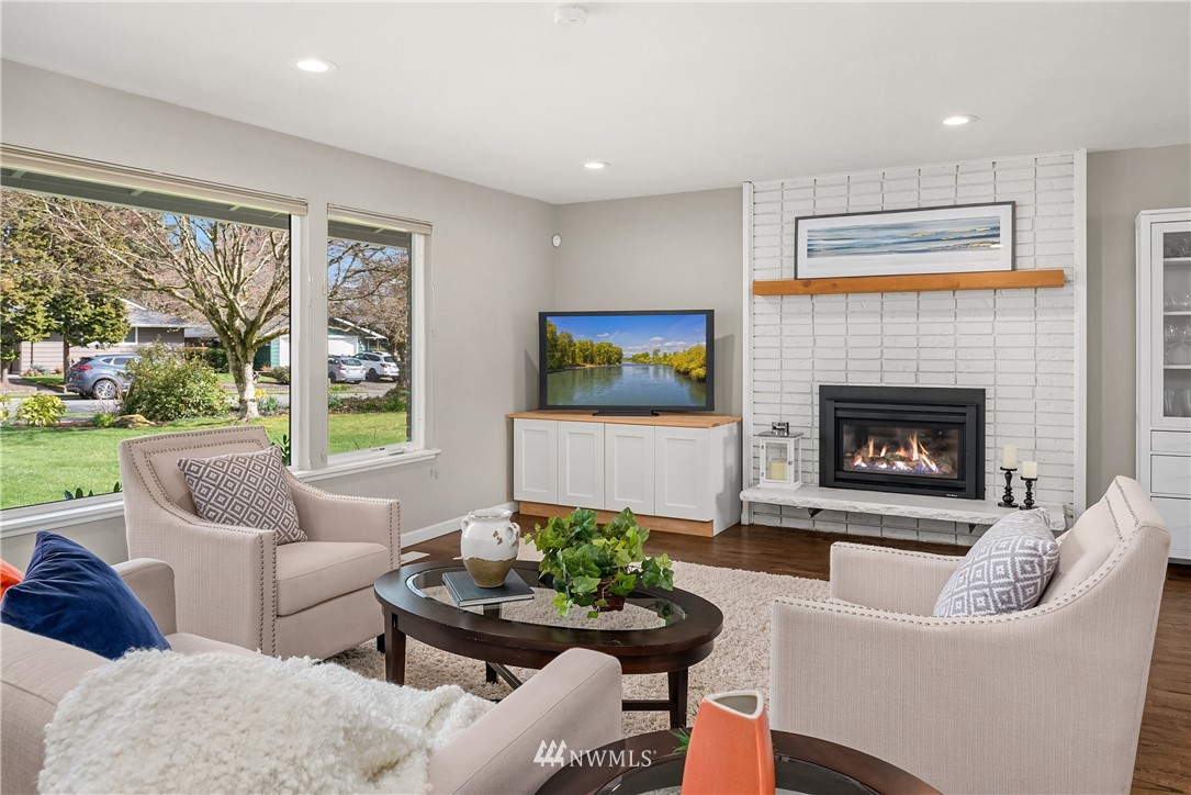 10503 Northeast 197th Street Bothell, WA 98011 - Photo 5 of 34 Gallery Image 5
