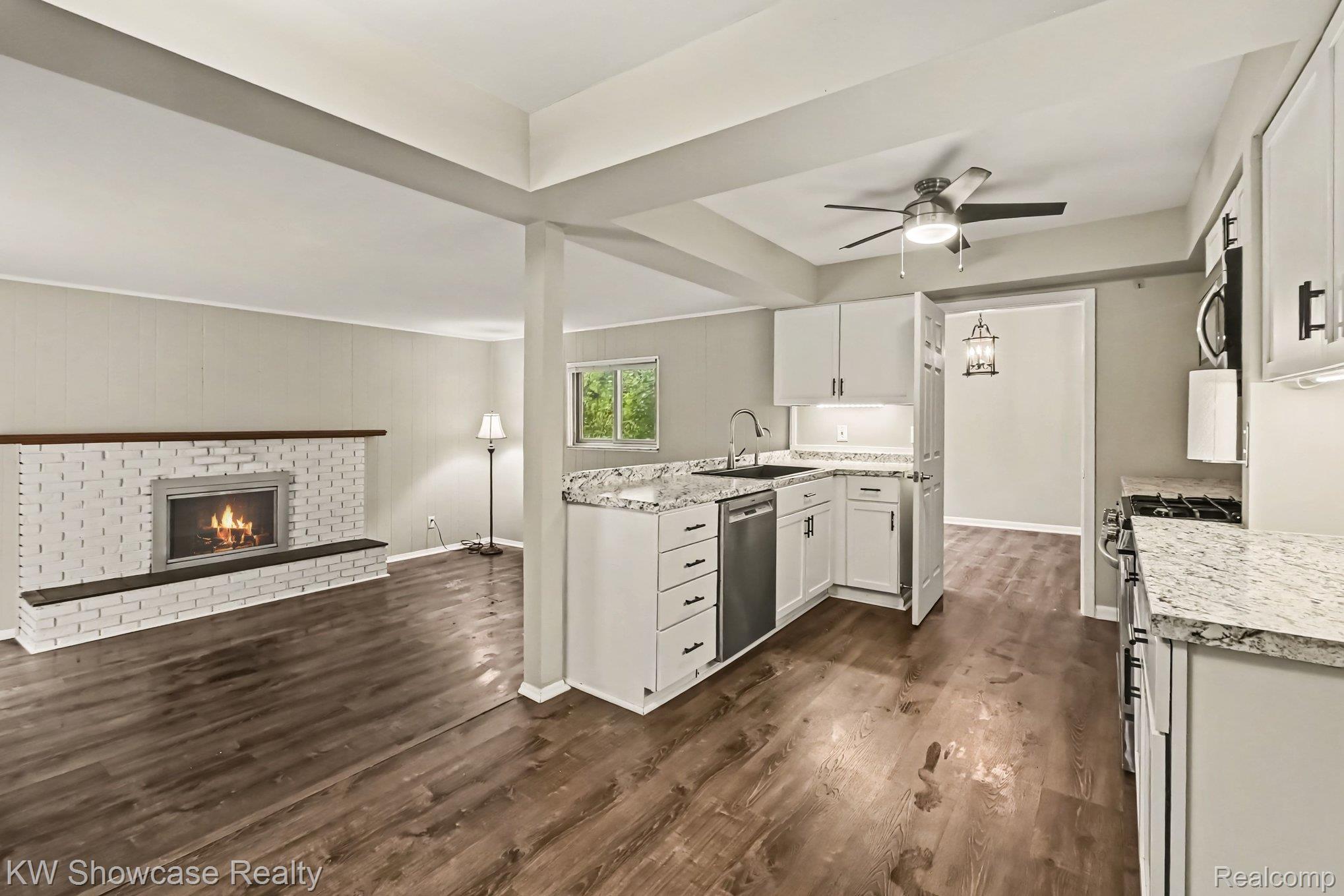3305 Harvey Lake Road Highland, MI 48356 - Photo 11 of 32 011_file_6554.jpg