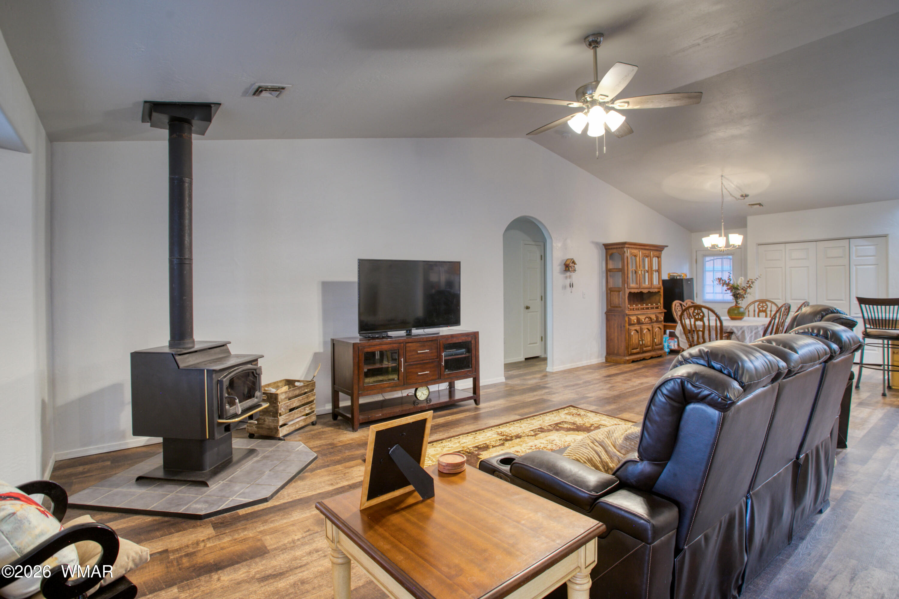 5381 Bear Run Road Lakeside, AZ 85929 - Photo 3 of 29 Living Area 1