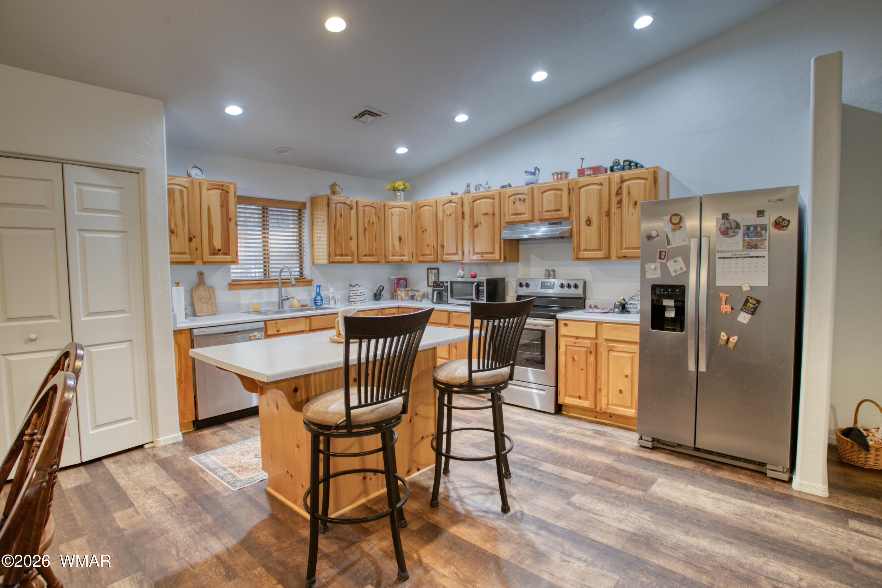 5381 Bear Run Road Lakeside, AZ 85929 - Photo 10 of 29 Kitchen - Breakfast Bar