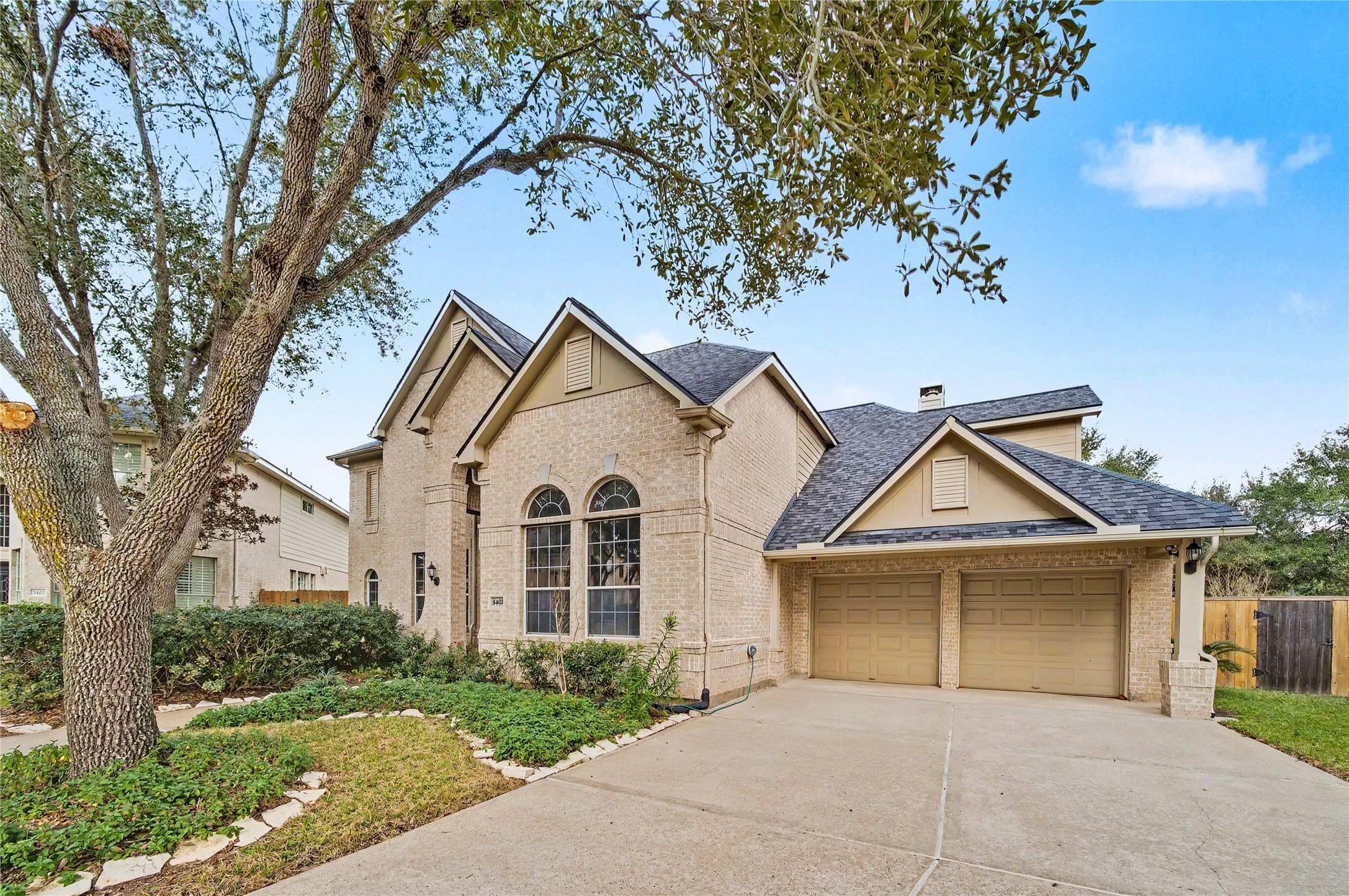 5403 Emerald Pointe Lane Sugar Land, TX 77479 - Photo 4 of 50 a view of garage and yard
