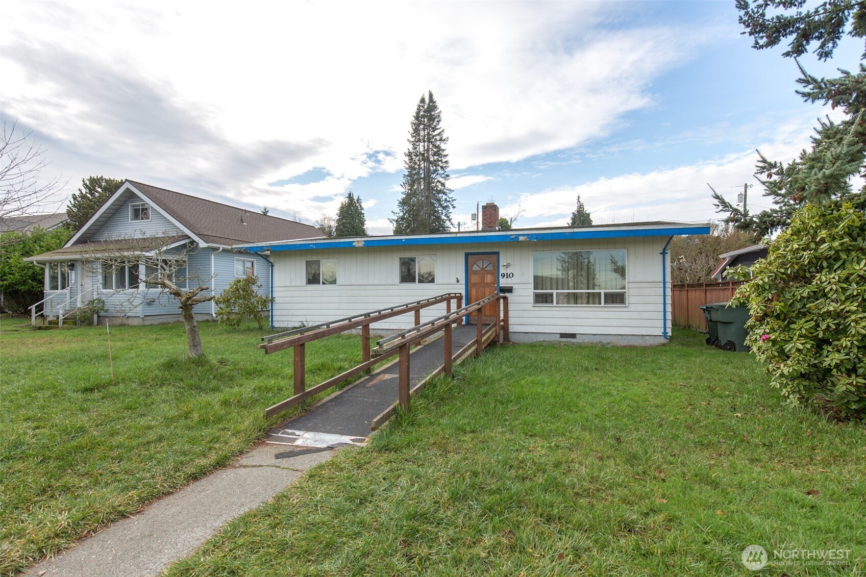 910 East 7th Street Port Angeles, WA 98362 - Photo 19 of 33 a front view of house with yard and outdoor seating