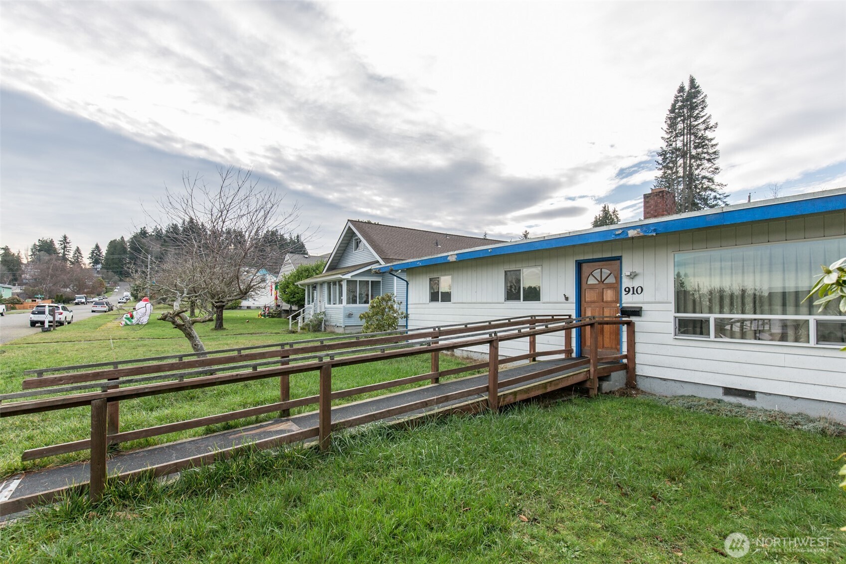 910 East 7th Street Port Angeles, WA 98362 - Photo 21 of 33 a front view of a house with a garden