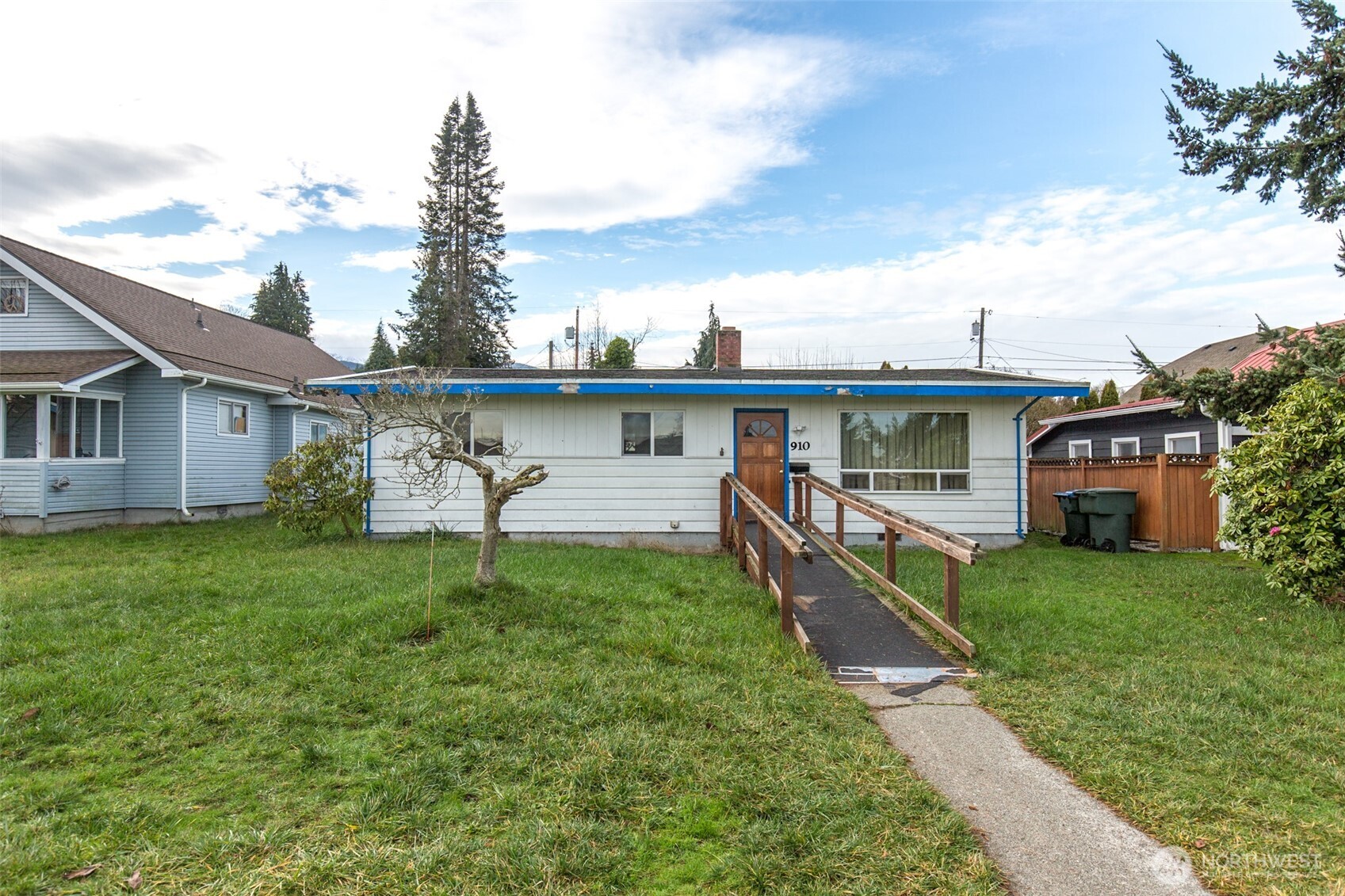 910 East 7th Street Port Angeles, WA 98362 - Photo 22 of 33 a view of a house with backyard and sitting area