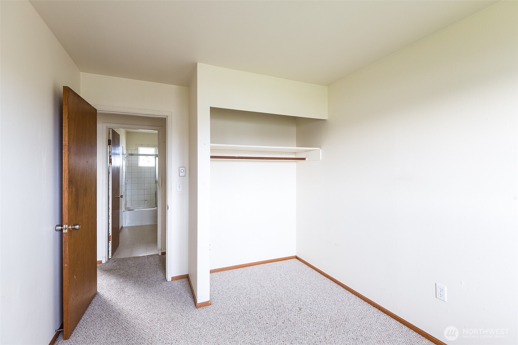 910 East 7th Street Port Angeles, WA 98362 - Photo 10 of 33 a view of an empty room