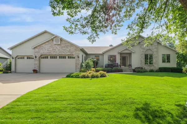 $699,900 | 933 Chalfont Drive, Sun Prairie, WI 53590