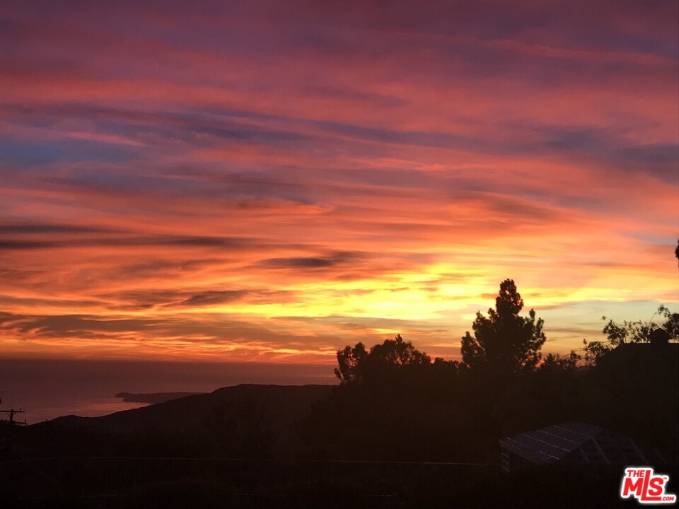 210 Lorine Lane Malibu, CA 90265 - Photo 2 of 48