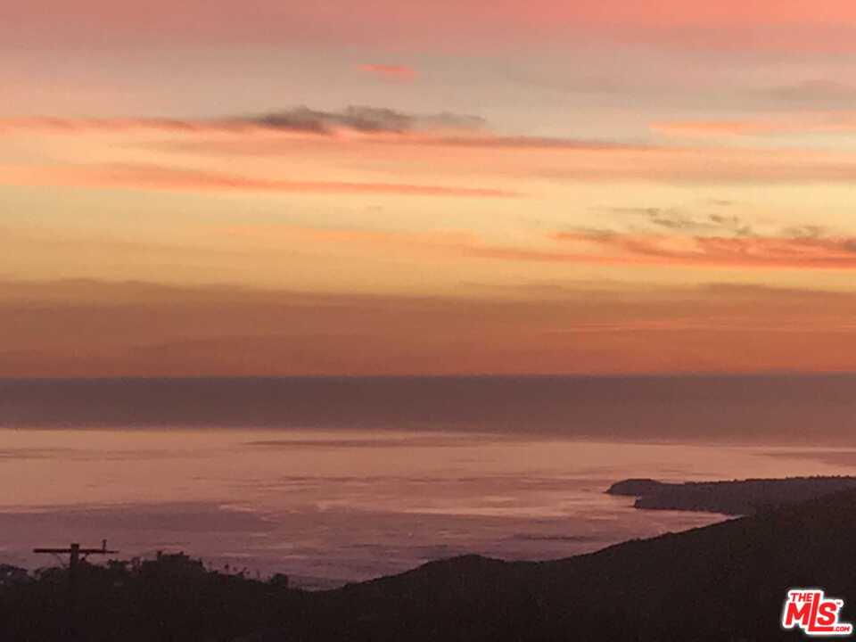 210 Lorine Lane Malibu, CA 90265 - Photo 18 of 48