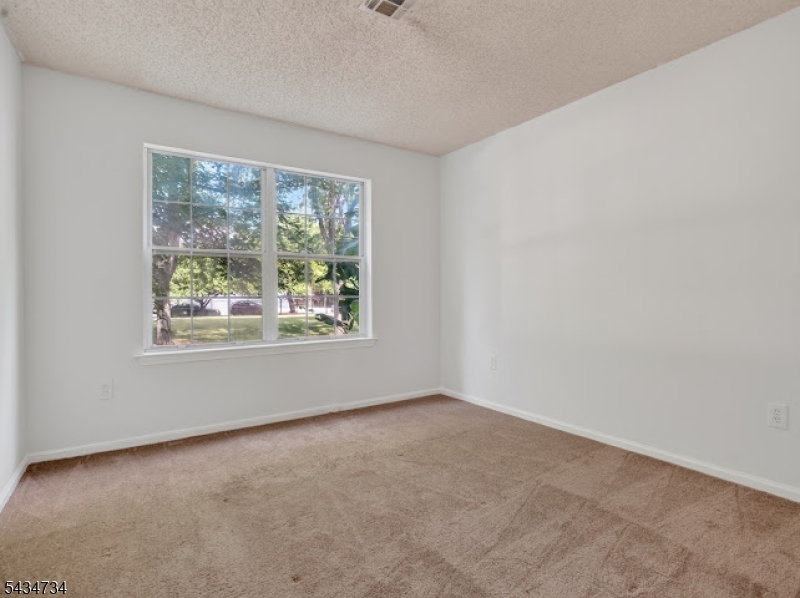 33 Seton Hall Drive Newark, NJ 07103 - Photo 10 of 14