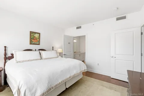 $699,000 | 10 Byron Place, Unit 804, Larchmont, NY 10538