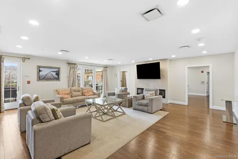 $699,000 | 10 Byron Place, Unit 804, Larchmont, NY 10538