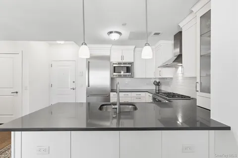 $699,000 | 10 Byron Place, Unit 804, Larchmont, NY 10538