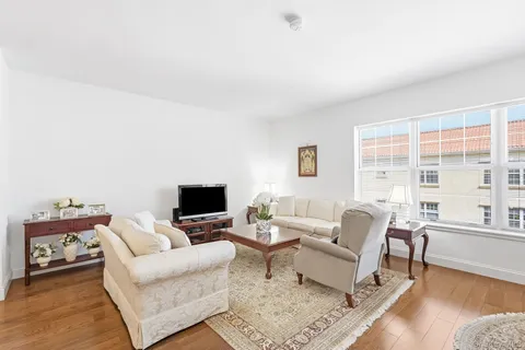 $699,000 | 10 Byron Place, Unit 804, Larchmont, NY 10538