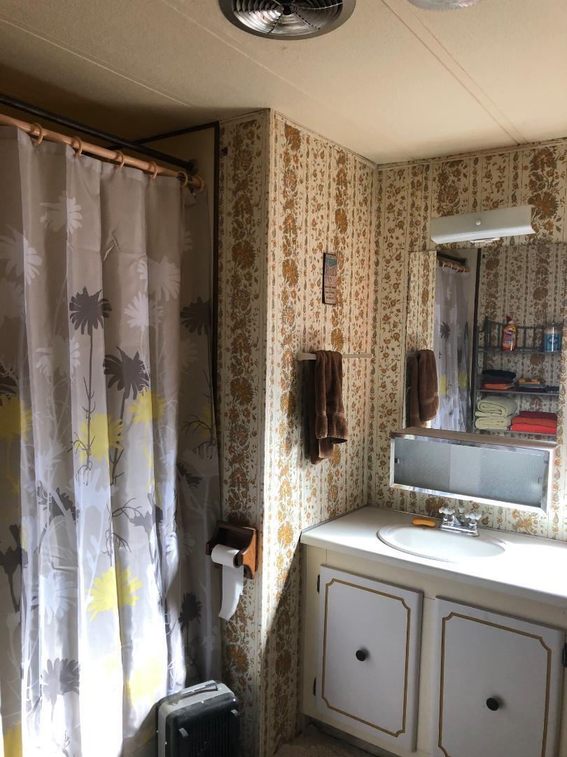 14845 Laurel Road La Pine, OR 97739 - Photo 20 of 26 bathroom