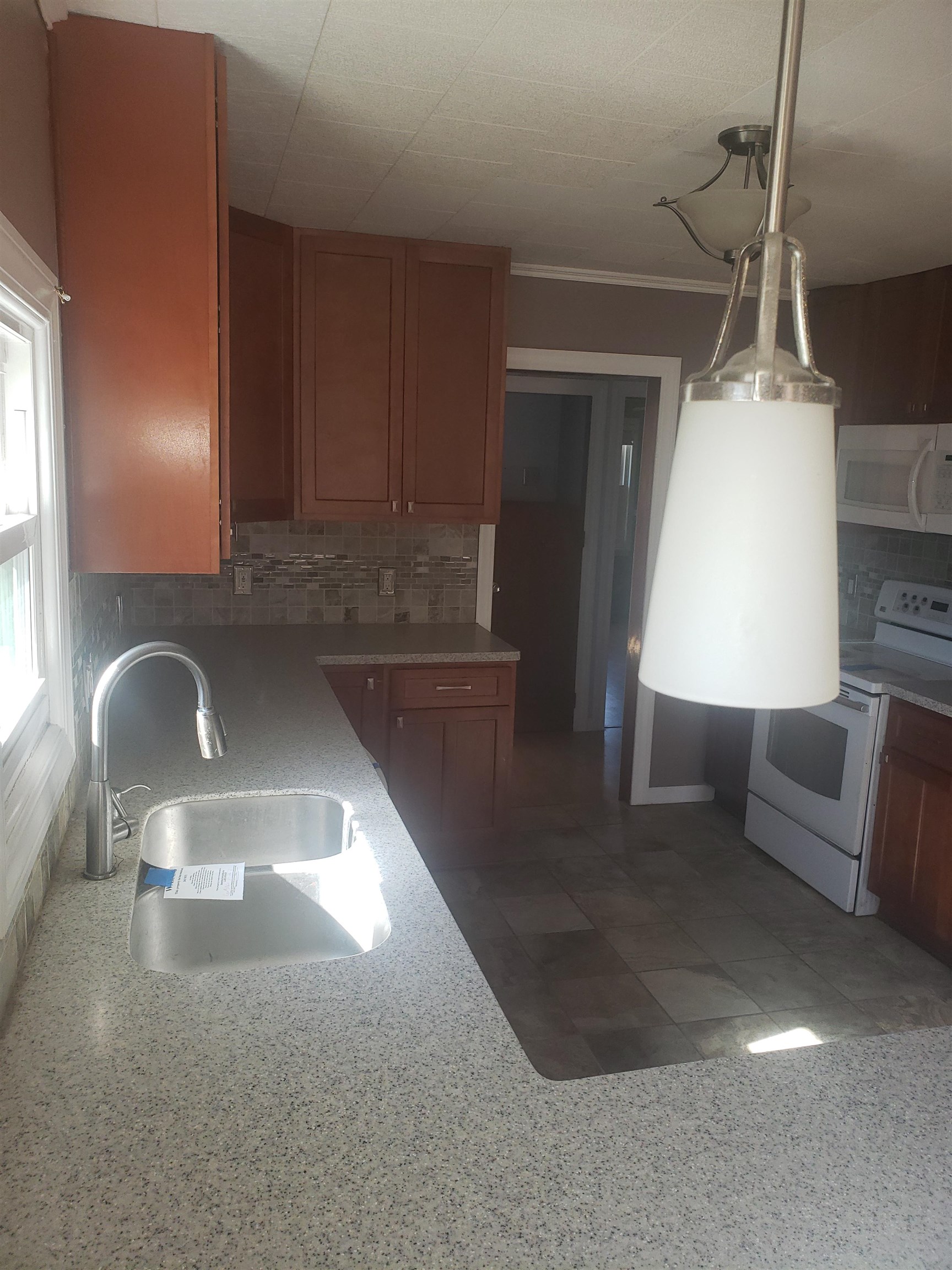 427 South Reed Avenue Lyons, KS 67554 - Photo 5 of 26