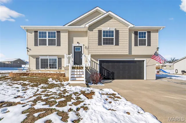$260,000 | 127 Creekside Drive, Winfield, MO 63389