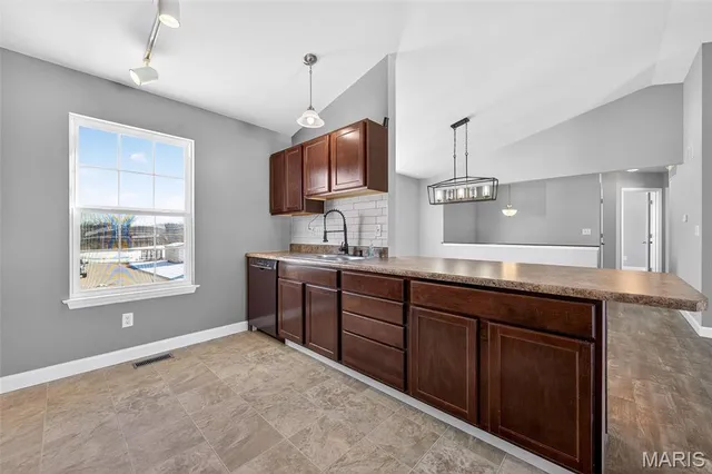 $260,000 | 127 Creekside Drive, Winfield, MO 63389