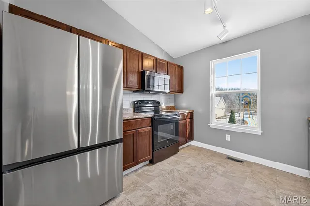 $260,000 | 127 Creekside Drive, Winfield, MO 63389