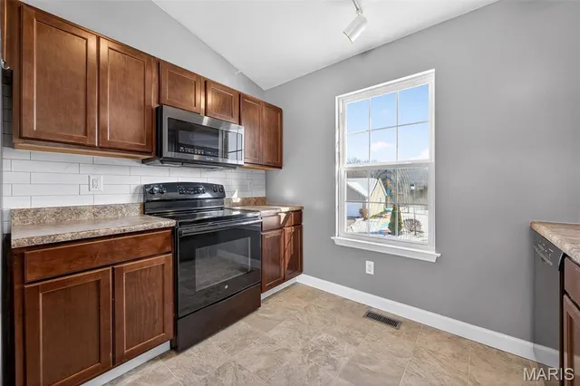 $260,000 | 127 Creekside Drive, Winfield, MO 63389