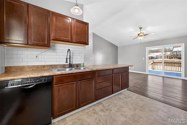 $260,000 | 127 Creekside Drive, Winfield, MO 63389