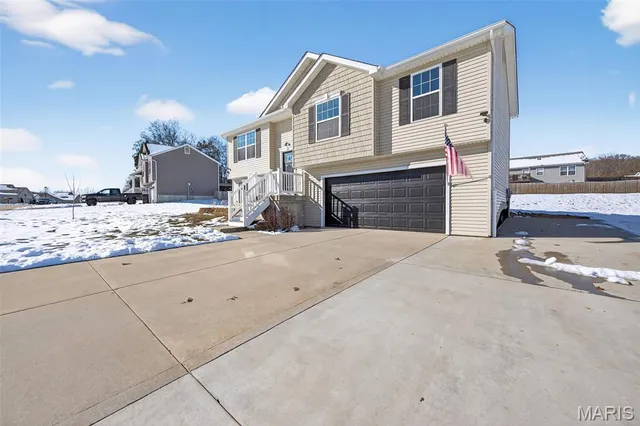 $260,000 | 127 Creekside Drive, Winfield, MO 63389