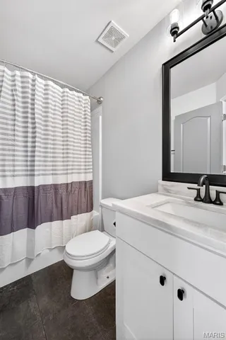 $260,000 | 127 Creekside Drive, Winfield, MO 63389