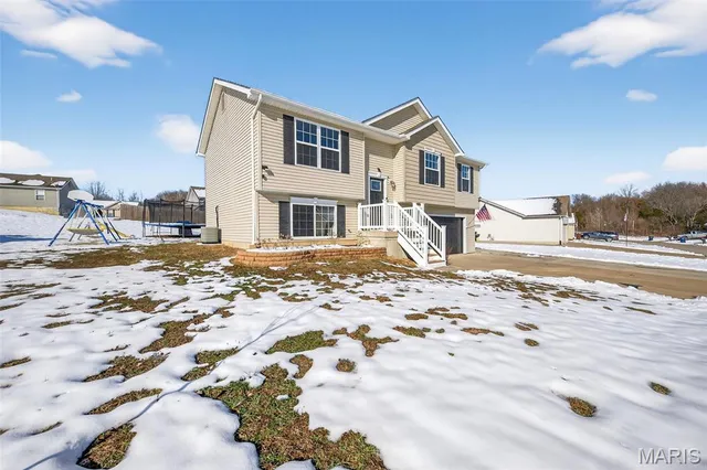 $260,000 | 127 Creekside Drive, Winfield, MO 63389