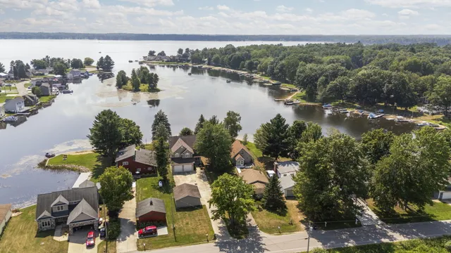 $899,900 | 7039 West White Birch Avenue, Lake City, MI 49651