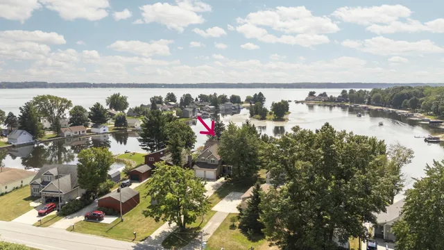 $899,900 | 7039 West White Birch Avenue, Lake City, MI 49651