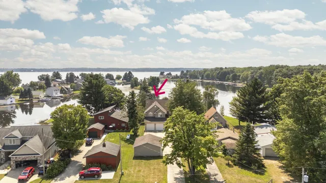 $899,900 | 7039 West White Birch Avenue, Lake City, MI 49651