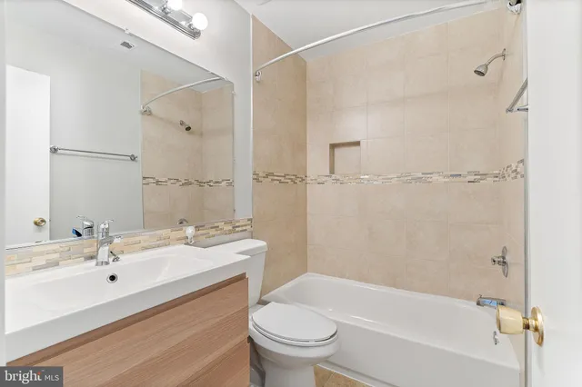 $2,999 | 9902 Longford Court, Vienna, VA 22181