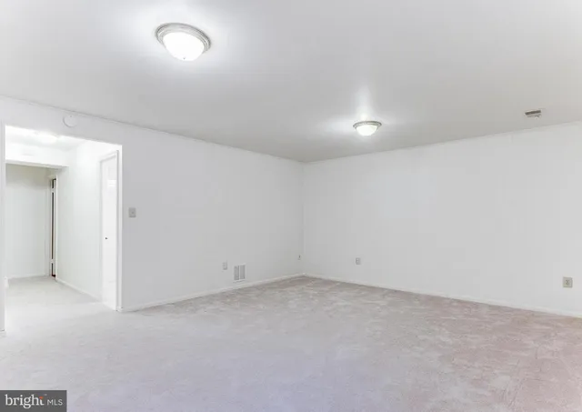 $2,999 | 9902 Longford Court, Vienna, VA 22181