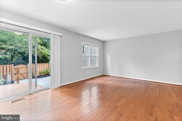 $2,999 | 9902 Longford Court, Vienna, VA 22181