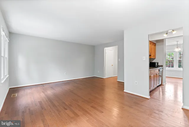 $2,999 | 9902 Longford Court, Vienna, VA 22181