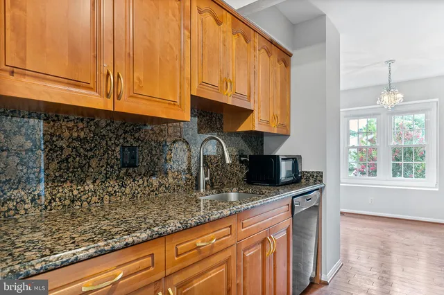 $2,999 | 9902 Longford Court, Vienna, VA 22181