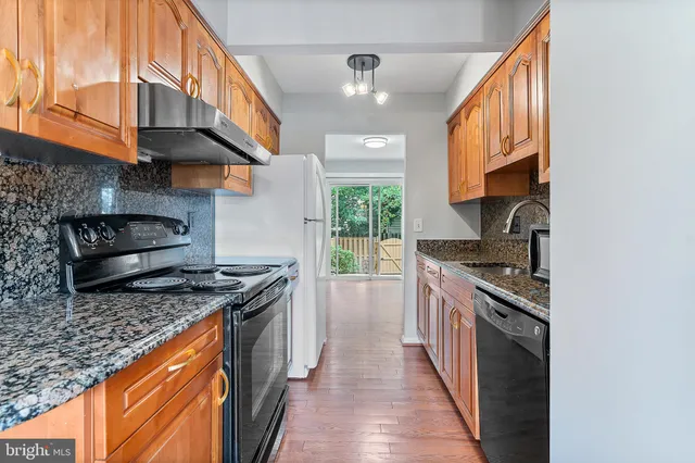 $2,999 | 9902 Longford Court, Vienna, VA 22181