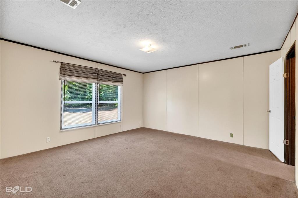 2153 Highway 2 Plain Dealing, LA 71064 - Photo 28 of 39 an empty room with a window