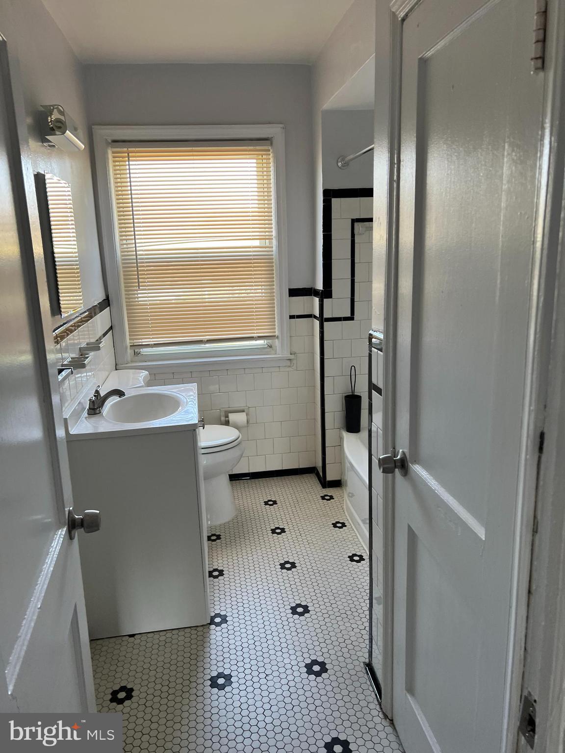 1401 Stonewood Road Baltimore, MD 21239 - Photo 4 of 7