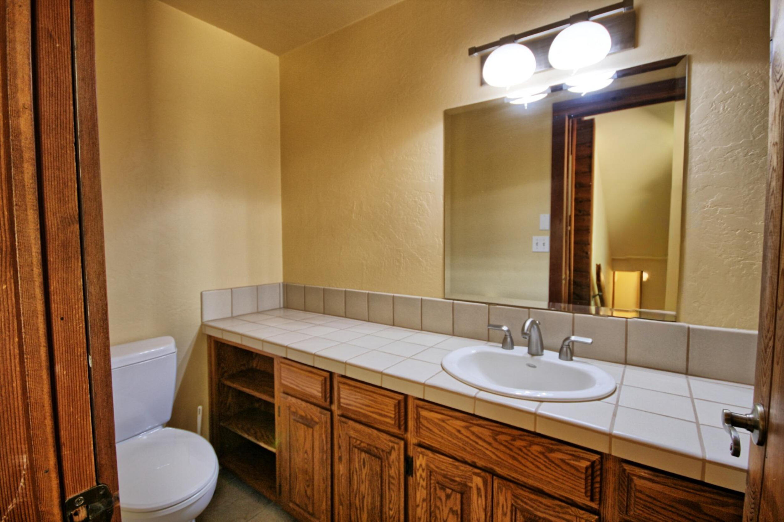939 Beaver Creek Road Jacksonville, OR 97530 - Photo 13 of 53 1/2 bath on main level