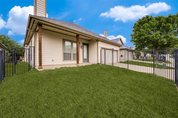 $2,800 | 8009 Texian Trail, McKinney, TX 75070