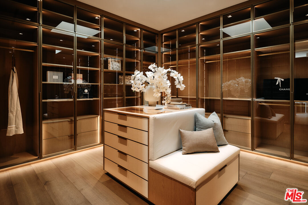 401 North Tigertail Road Los Angeles, CA 90049 - Photo 21 of 41