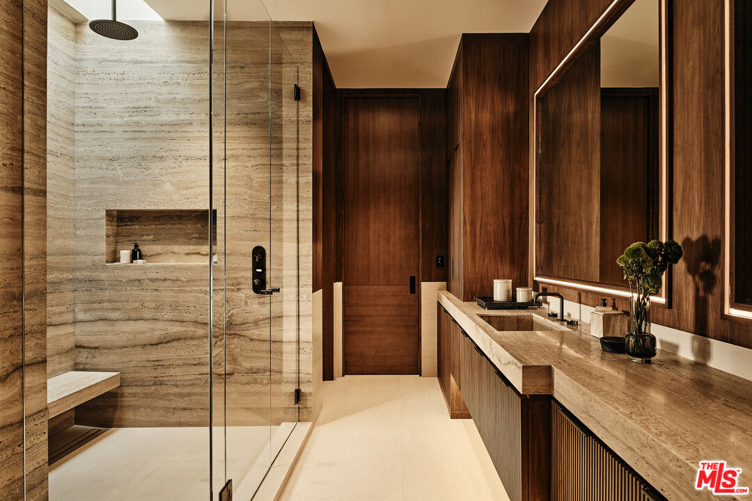 401 North Tigertail Road Los Angeles, CA 90049 - Photo 22 of 41 a bathroom with double vanity and a bathtub